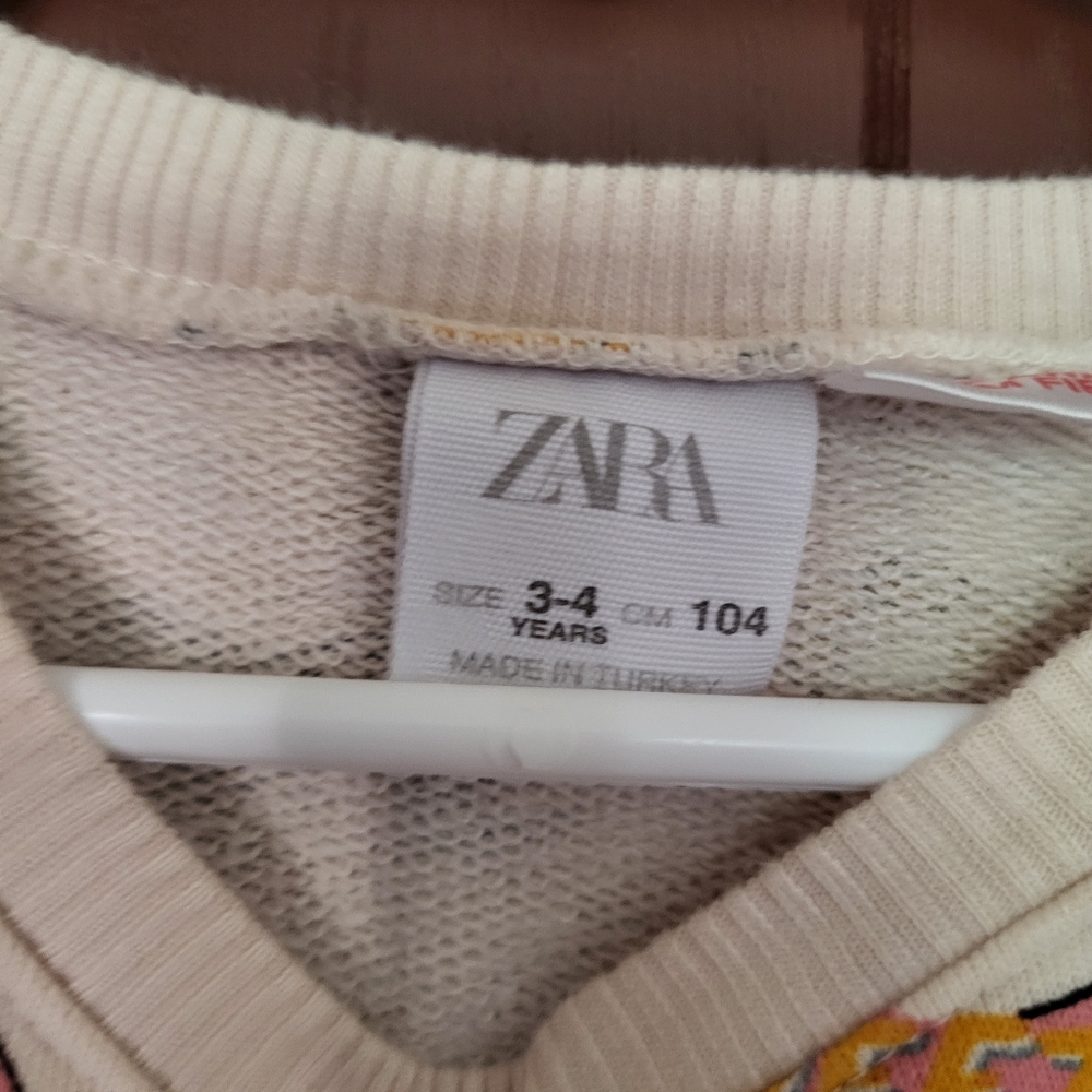 Zara Toddler Faces Print Sweatshirt. - Picture 7 of 10